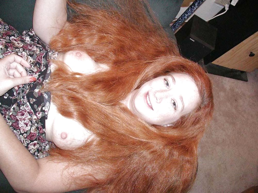 Sexy milf dai capelli rossi con figa pelosa bagnata belle tette
 #1429871
