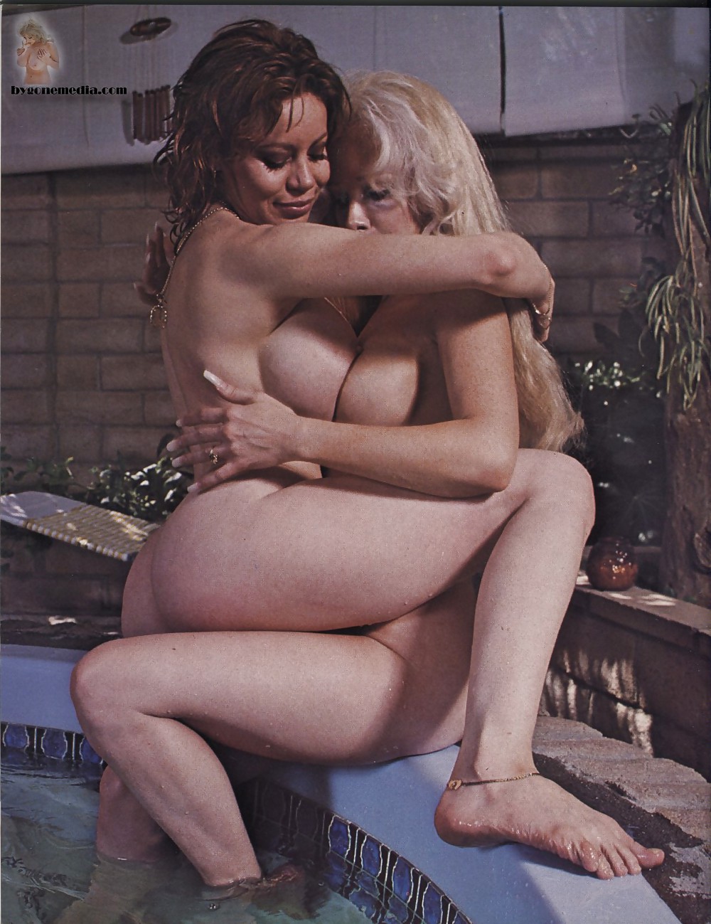 Sizzling Kitten #9391578