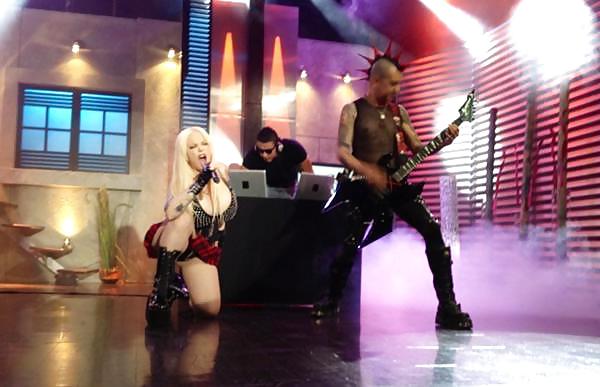 Sabrina sabrok cantante de rock pecho más grande del mundo
 #13948684