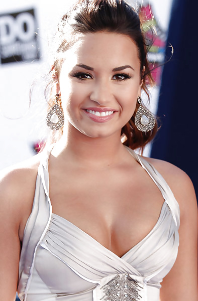 Demi Lovato - VH1 Do Something Awards in Hollywood #5188589