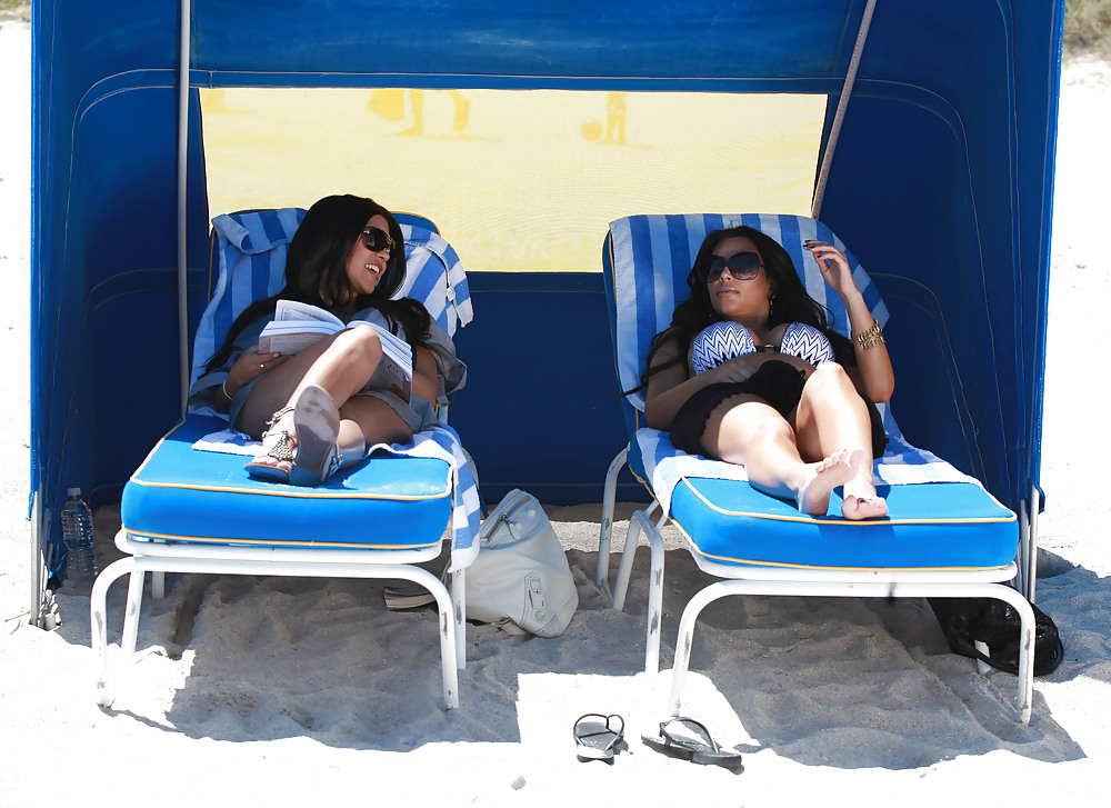 マイアミのビーチでビキニを着たKim kardashian
 #2064512