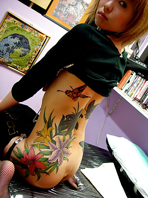 Ragazze asiatiche con tatuaggi
 #2243983