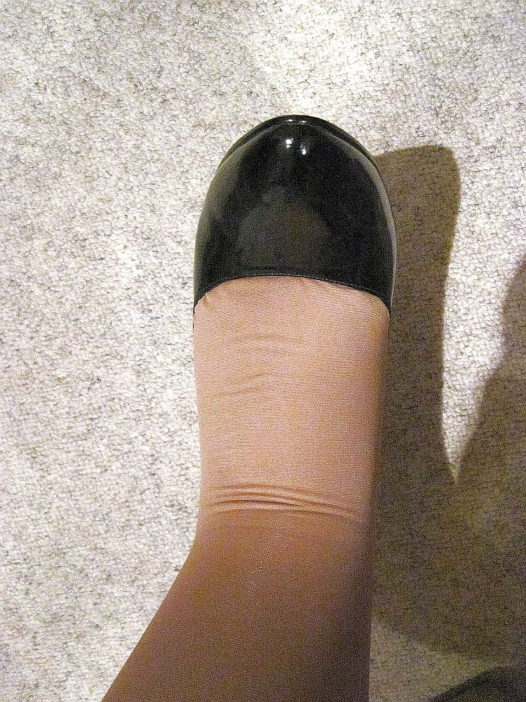Das Pueppchen Traegt 20 Schichten Nylons!! #18195233