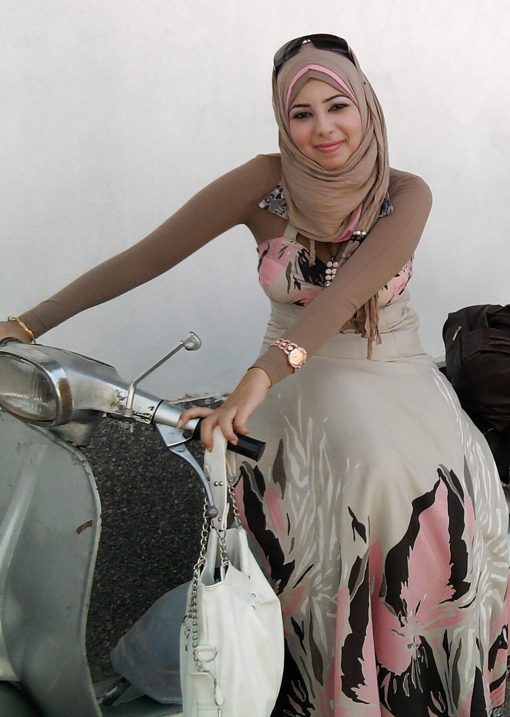 Hijab ladies..comment 4 more #9688911