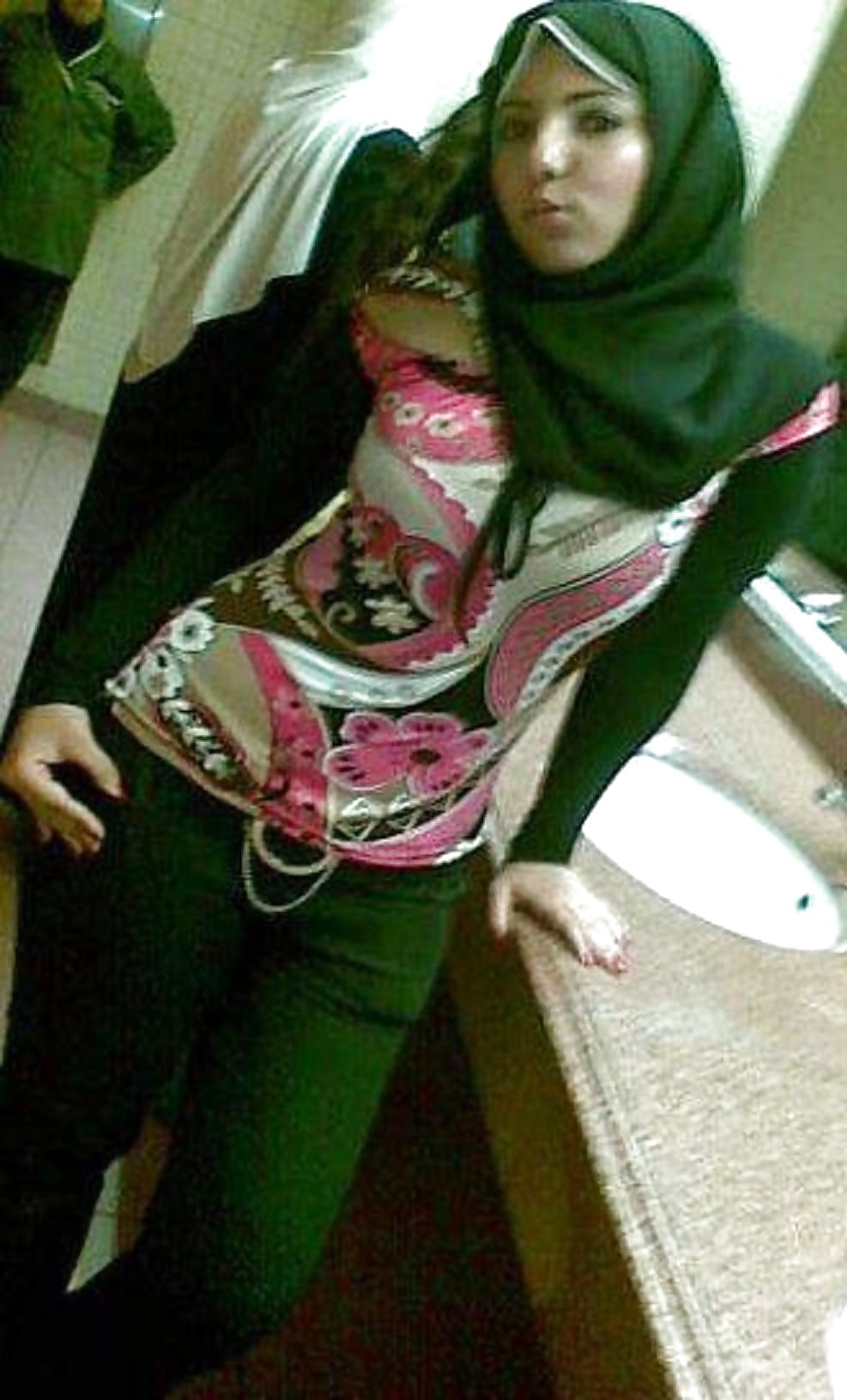 Hijab ladies..comment 4 more #9688942