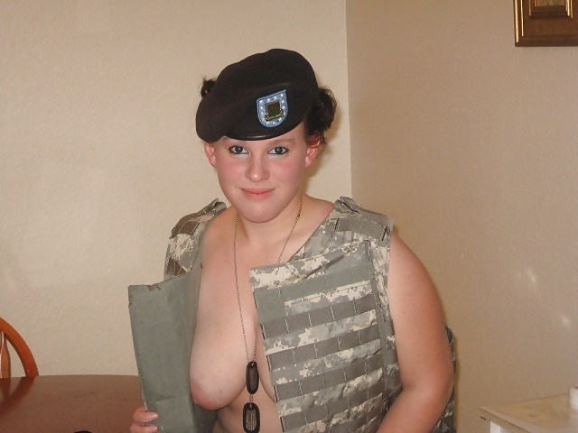 Mujeres militares
 #2698111