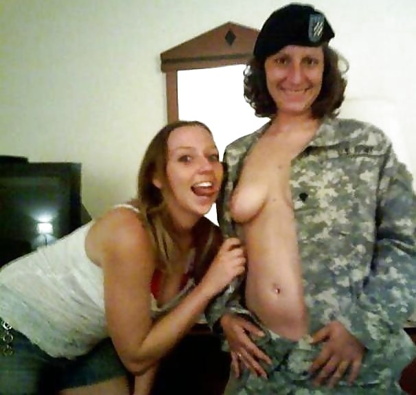Mujeres militares
 #2698240