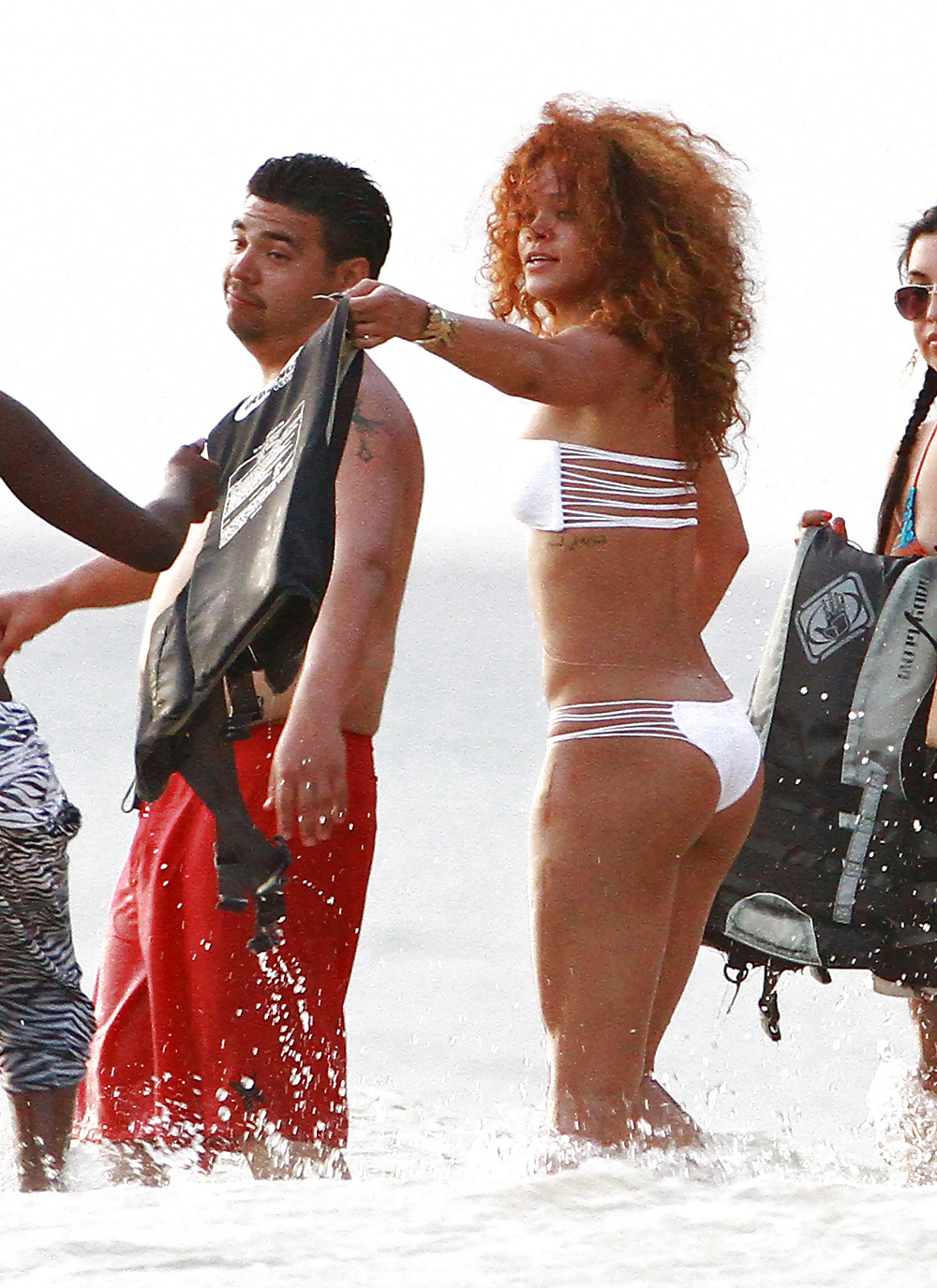 Rihanna bikini blanco, culo caliente
 #6212902