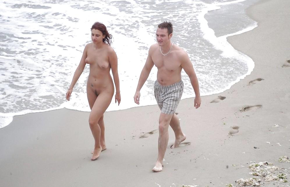 Chicas nudistas en la playa parte 3
 #2656380