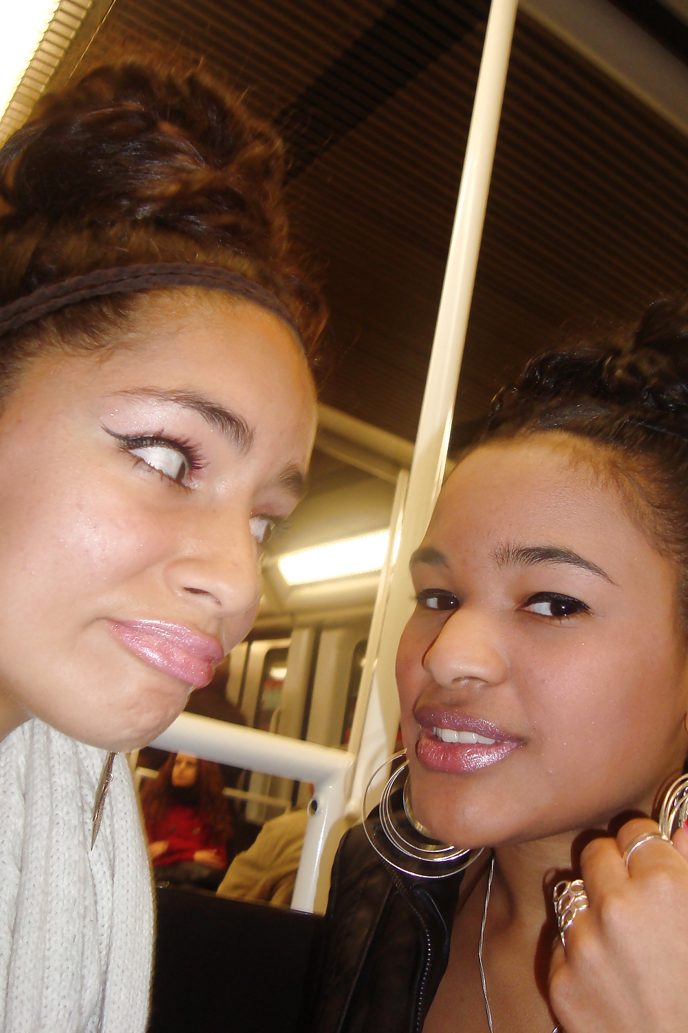 2 amigas latinas #4114483