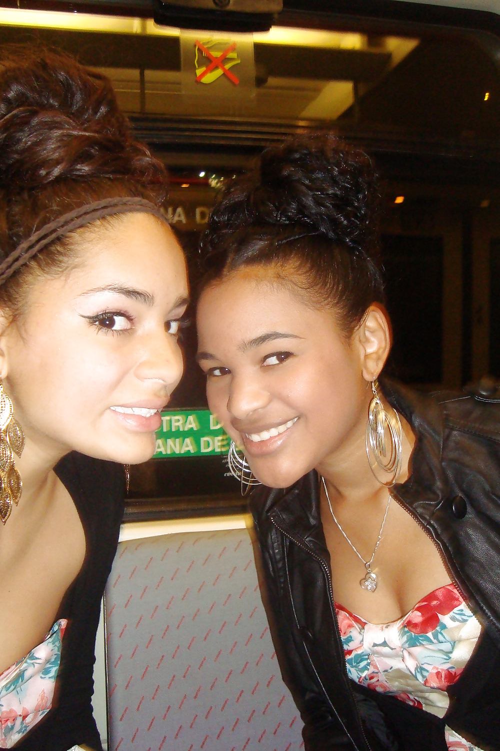2 amigas latinas #4114548