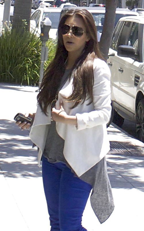 Kim Kardashian lunching in Beverly Hills v #5634343