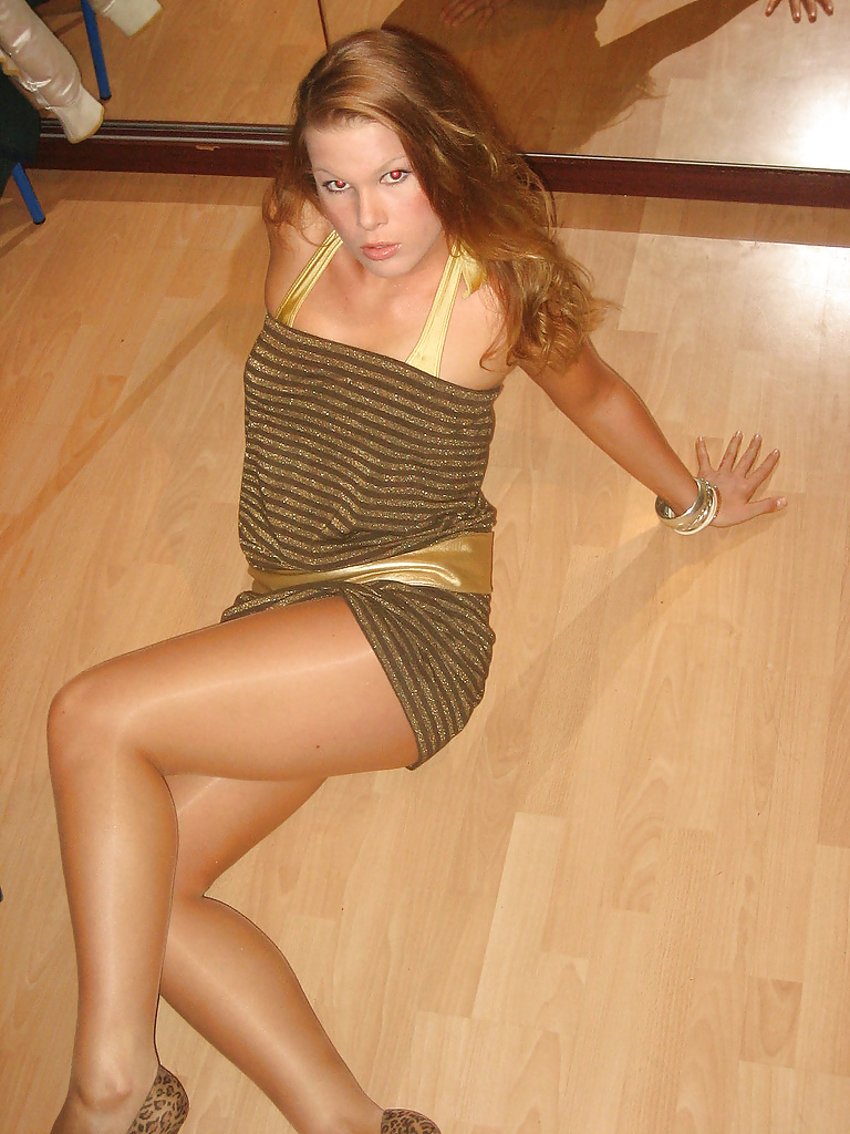 Some tan colored pantyhose #8314306