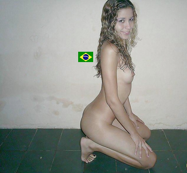 Madre e giovane figlia brasiliana
 #3939583