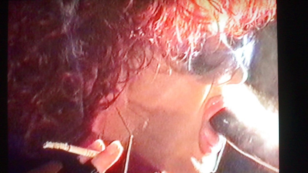 赤毛でタバコを吸うテレビタート
 #13839677