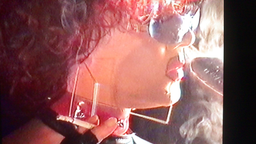 赤毛でタバコを吸うテレビタート
 #13839686