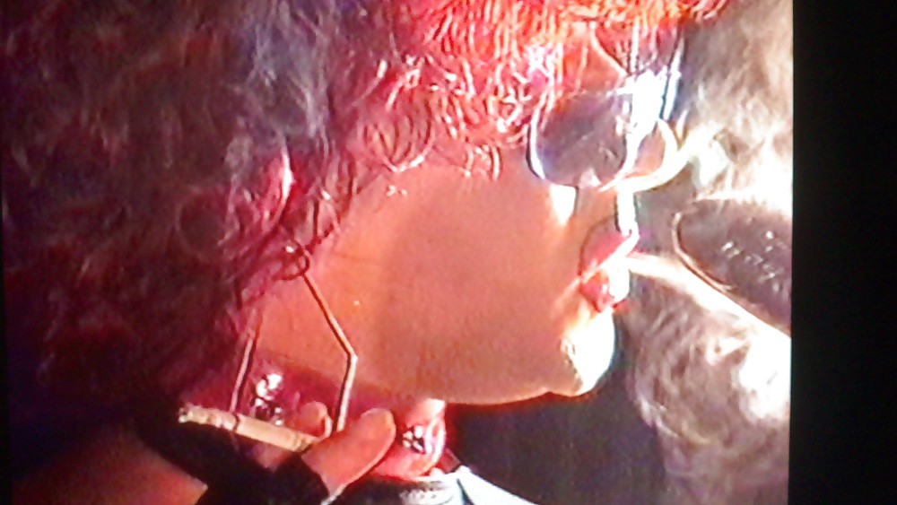 赤毛でタバコを吸うテレビタート
 #13839691