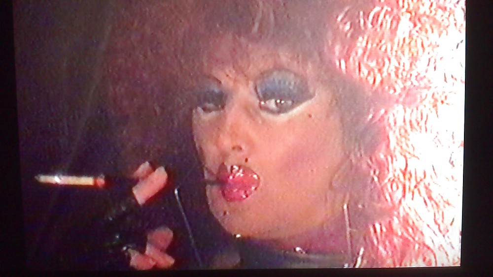 赤毛でタバコを吸うテレビタート
 #13839734