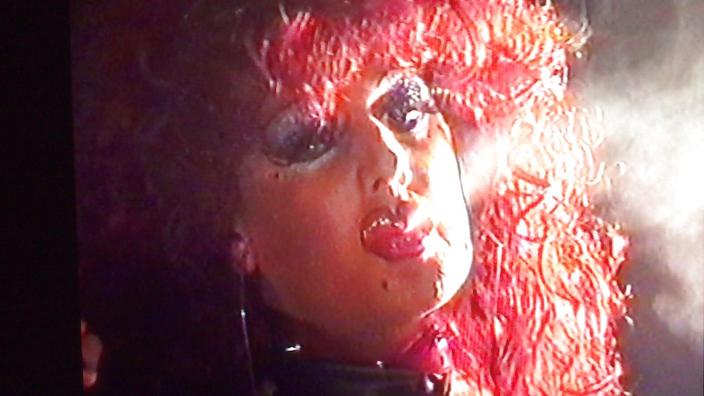 赤毛でタバコを吸うテレビタート
 #13839740