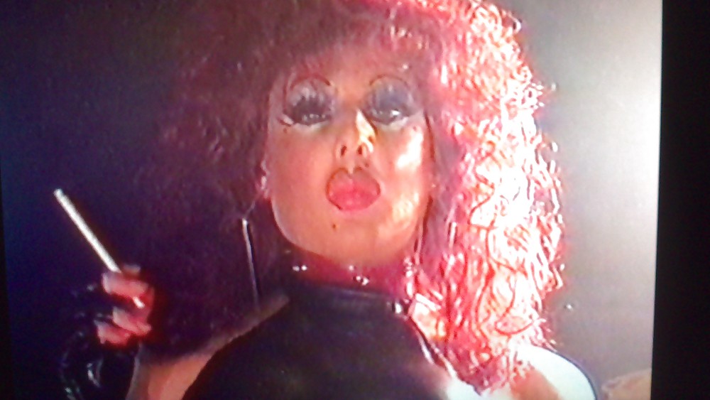 赤毛でタバコを吸うテレビタート
 #13839761