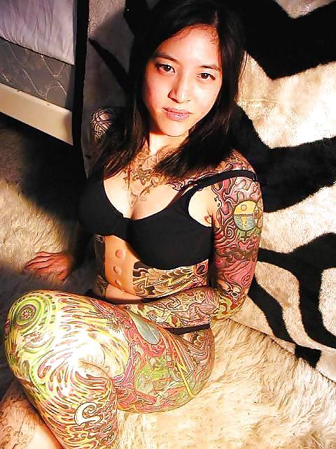 刺青とセクシーな女性
 #5162034