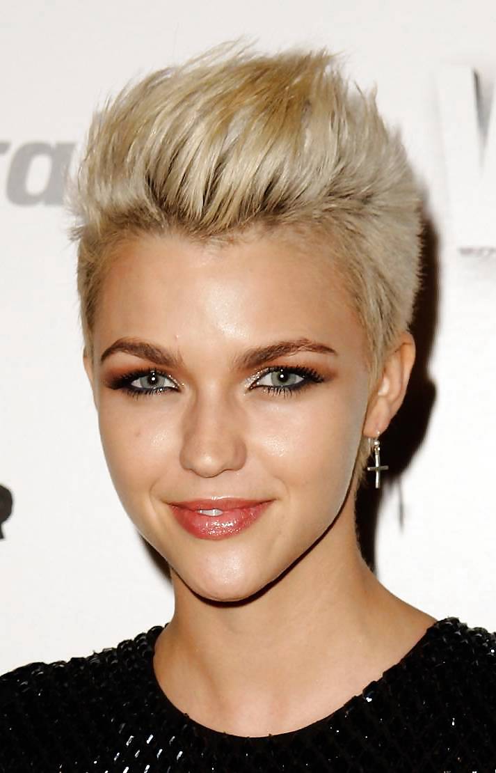 Gorgeous short hair styles #15104394