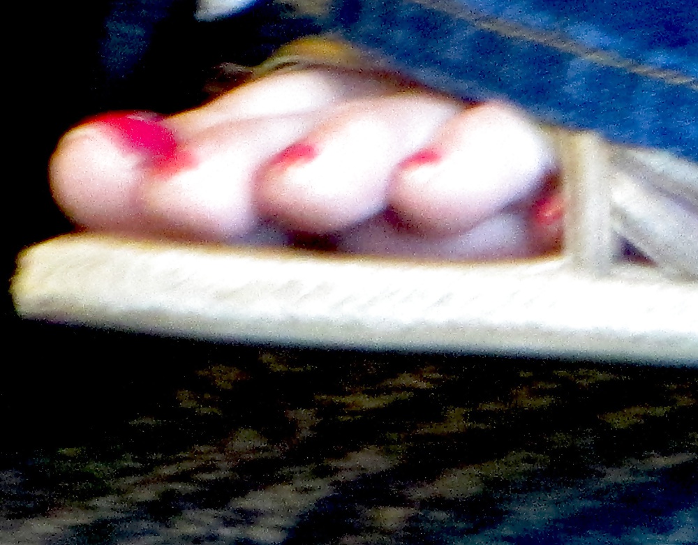 Foot Fetish: Female Toes at the Airport #7952654