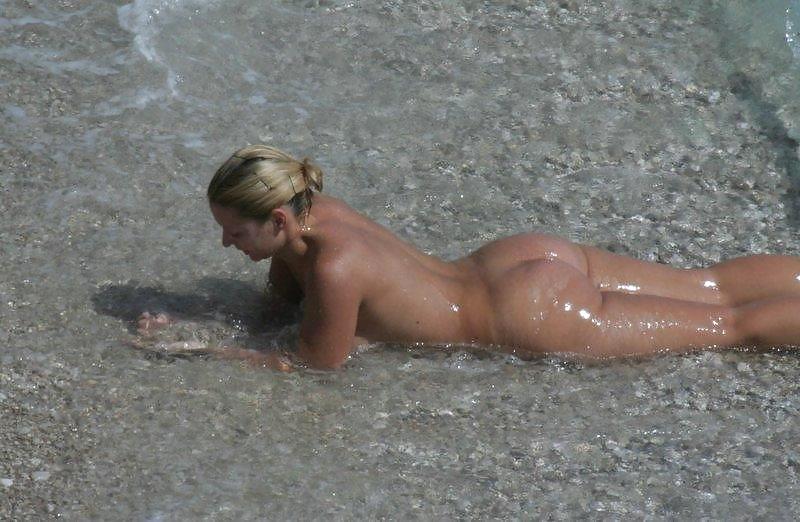 Sono un nudista da spiaggia
 #2320287