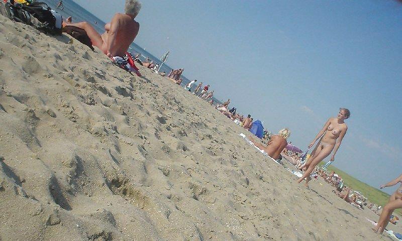 Sono un nudista da spiaggia
 #2320318