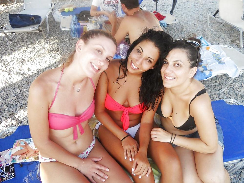 Chicas griegas en bikini 4
 #15778011