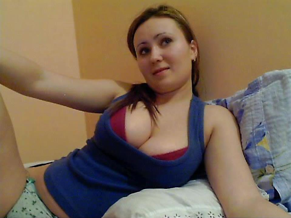 Chica serbia con curvas en la webcam
 #18939373