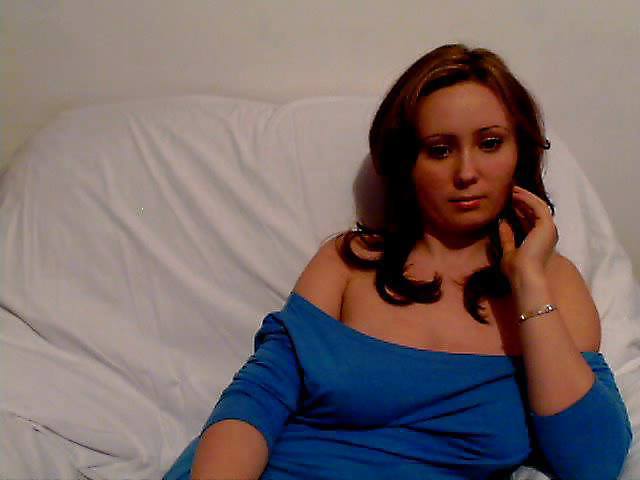 Chica serbia con curvas en la webcam
 #18939425