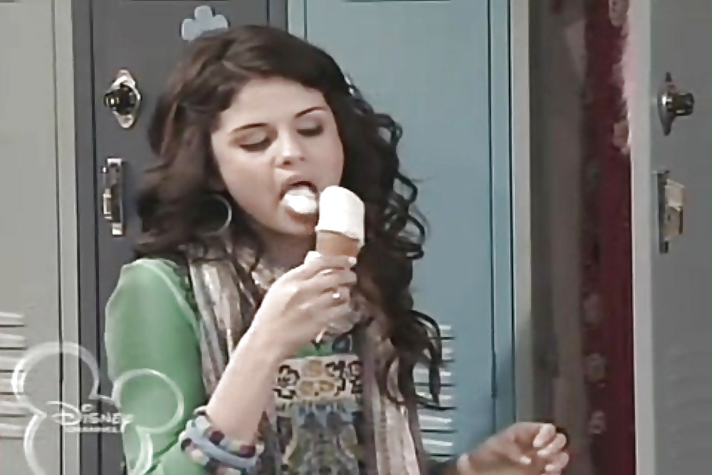 Selena gomez 
 #3445931