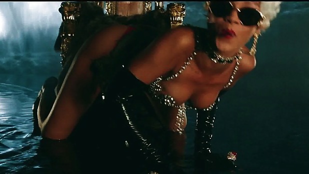 Rihanna : culo sexy en lencería de red - ameman
 #20145795