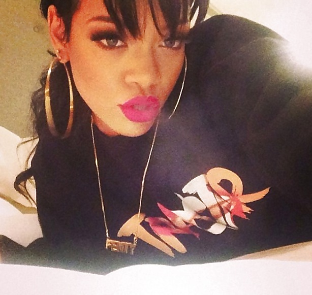 Rihanna : Sexy ASS in Fishnet Lingerie - Ameman #20145879