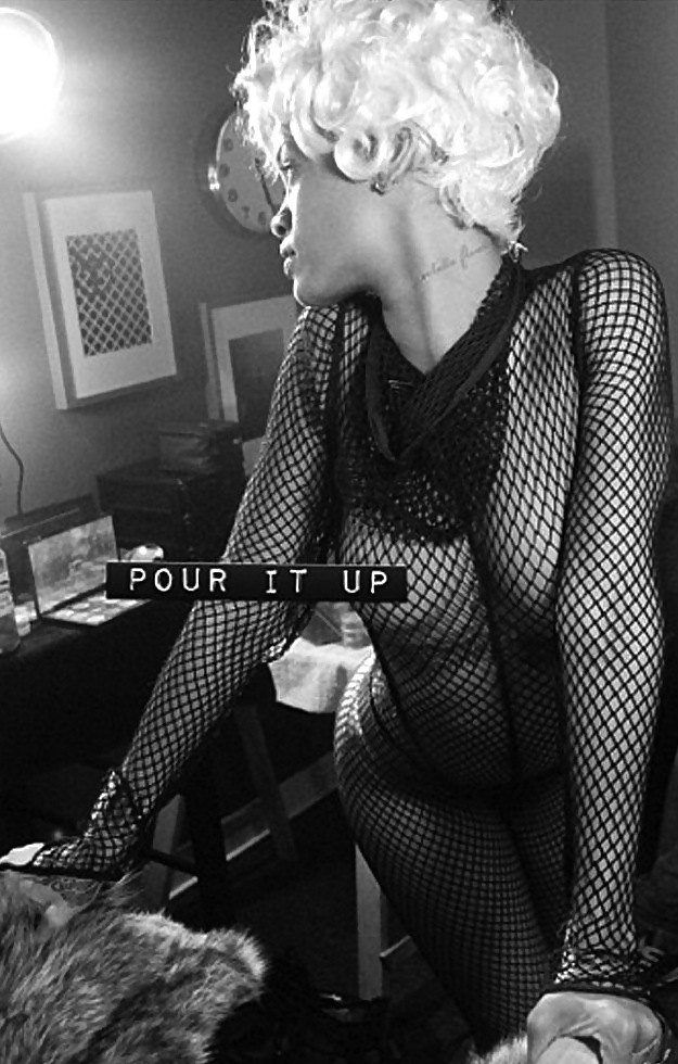 Rihanna : Sexy ASS in Fishnet Lingerie - Ameman #20145915