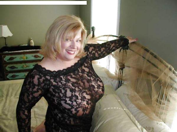 Mütter Mit Riesigen Wasser Im Munde Brüste #19423096