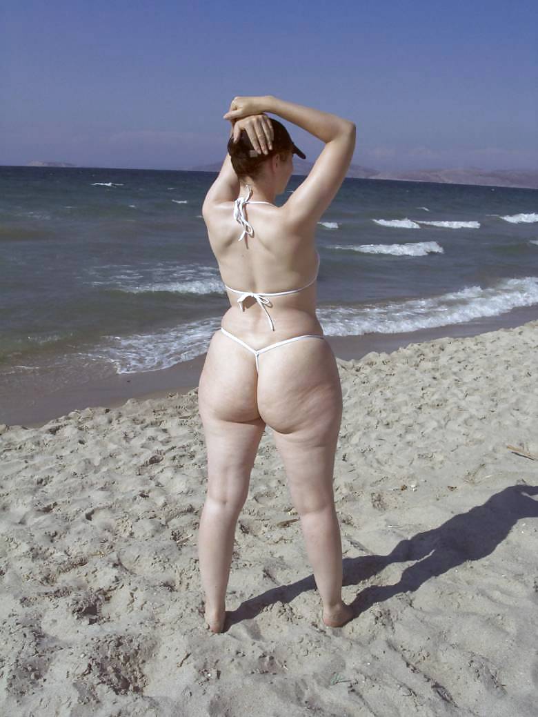 Milf Woman - Big aNd White Ass - On the Beach #2800350