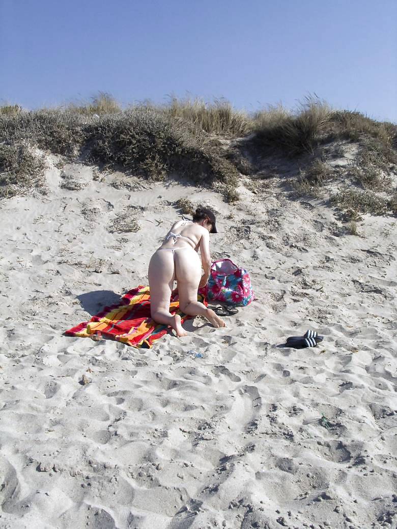 Milf Woman - Big aNd White Ass - On the Beach #2800359