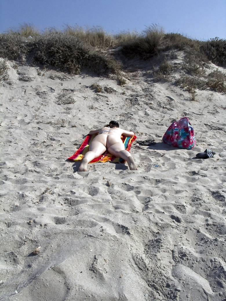 Milf Woman - Big aNd White Ass - On the Beach #2800367