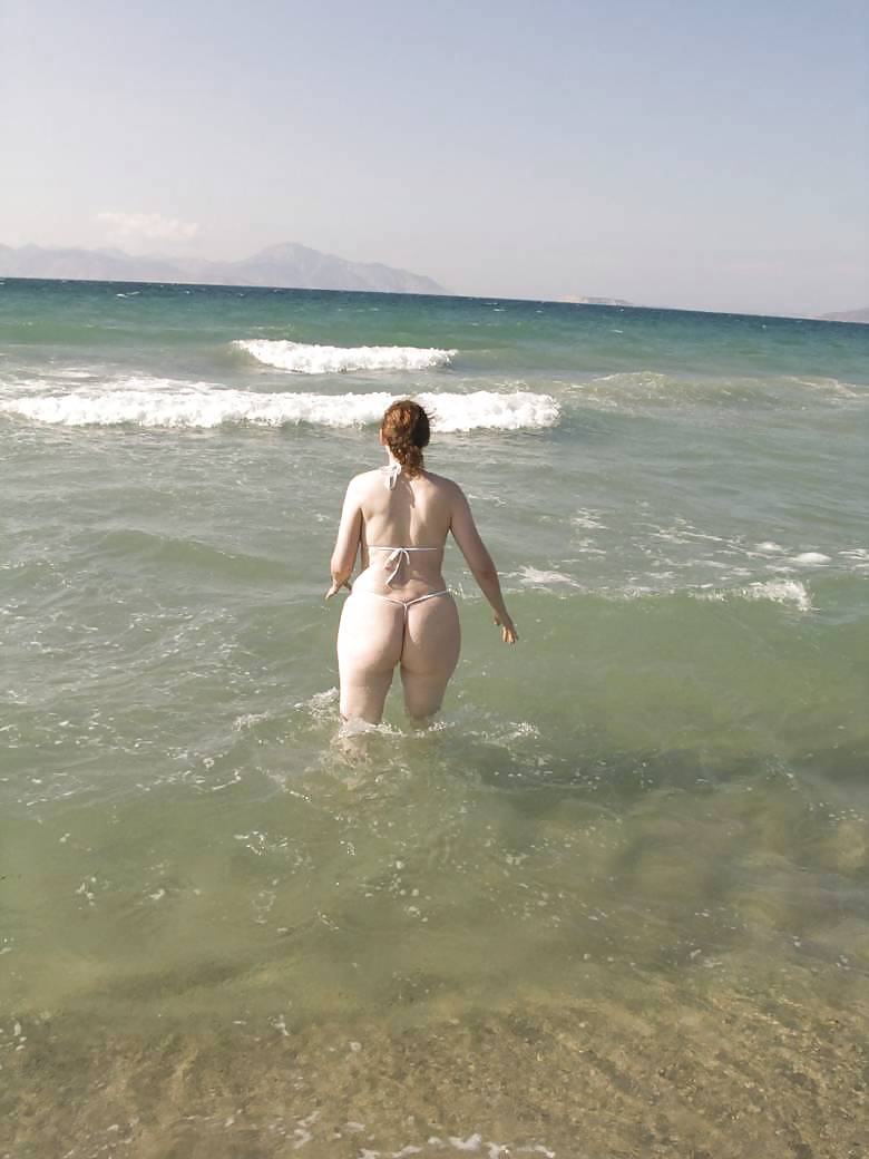 Milf Woman - Big aNd White Ass - On the Beach #2800419