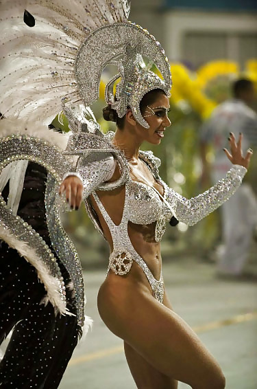 Ragazze brasiliane di carnevale
 #14705309