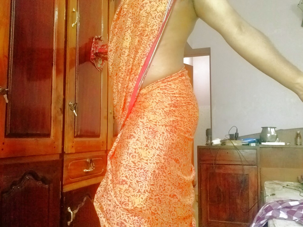 Yo en saree... mostrando mis curvas femeninas y mi culo redondo... #22406633