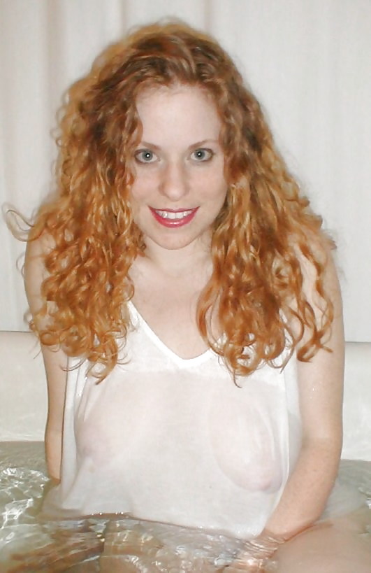 BUSTY REDHEAD IN WETLOOK #8948084