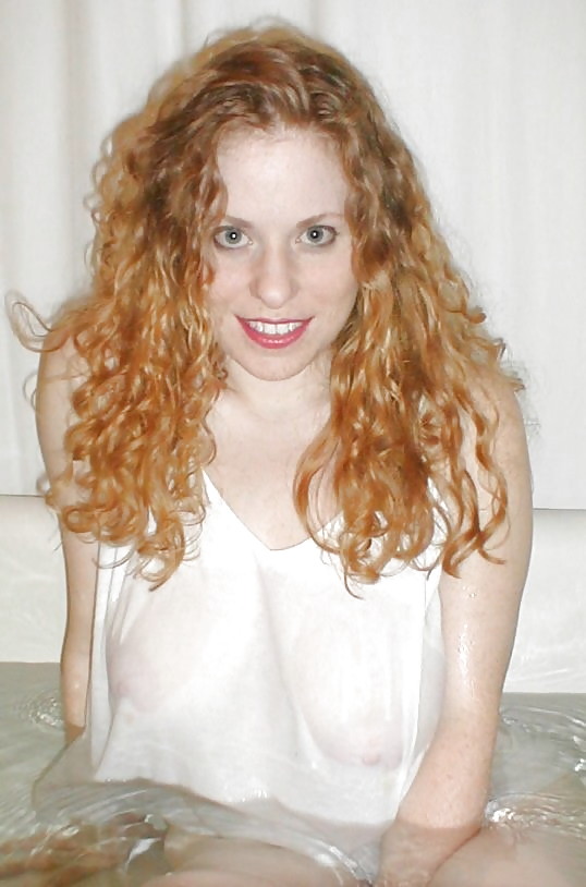 BUSTY REDHEAD IN WETLOOK #8948166