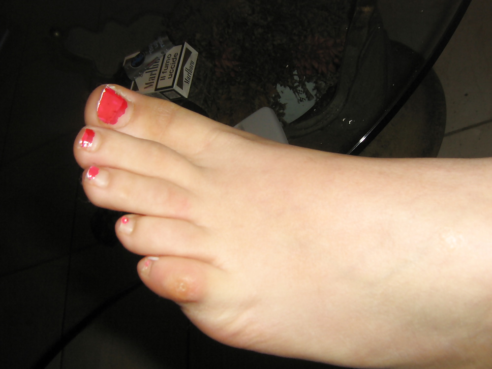 Laura and alessia feet foot piedi  #16921827