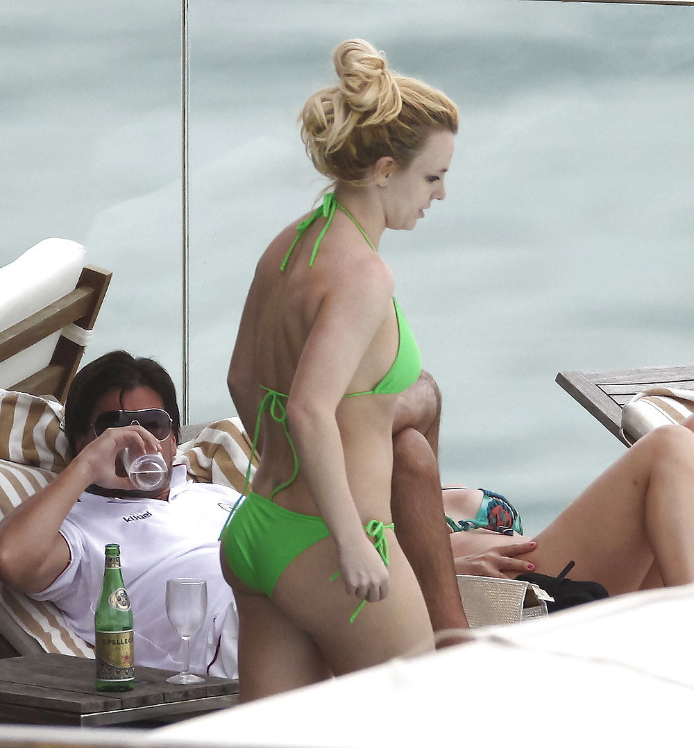 Britney Spears In Einem Bikini, Während In Rio #6867260