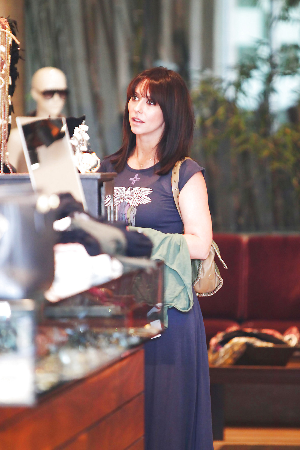 Jennifer Love Hewitt - shopping at Madison boutique in LA #5936336