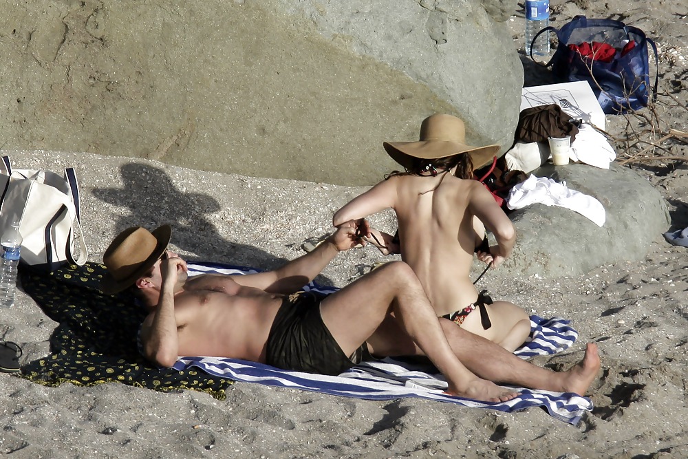 Kelly Brook in bikini sulla spiaggia di St Barth
 #2624246