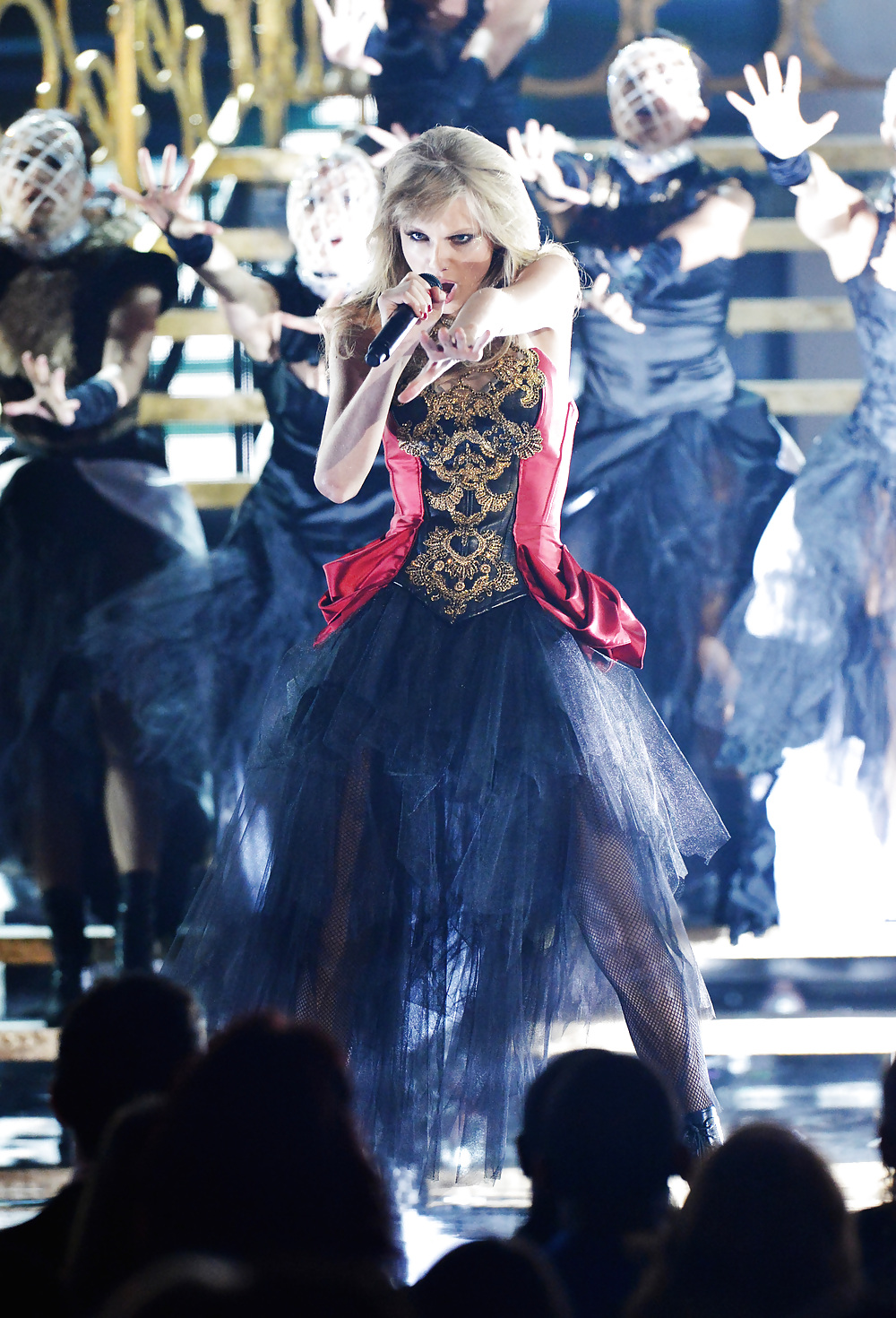 Taylor swift
 #16024758